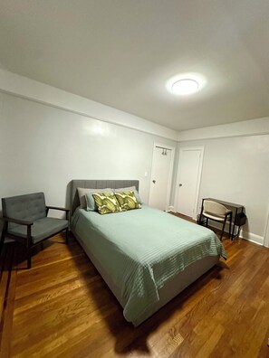 3 habitaciones, tabla de planchar con plancha, wifi y ropa de cama 