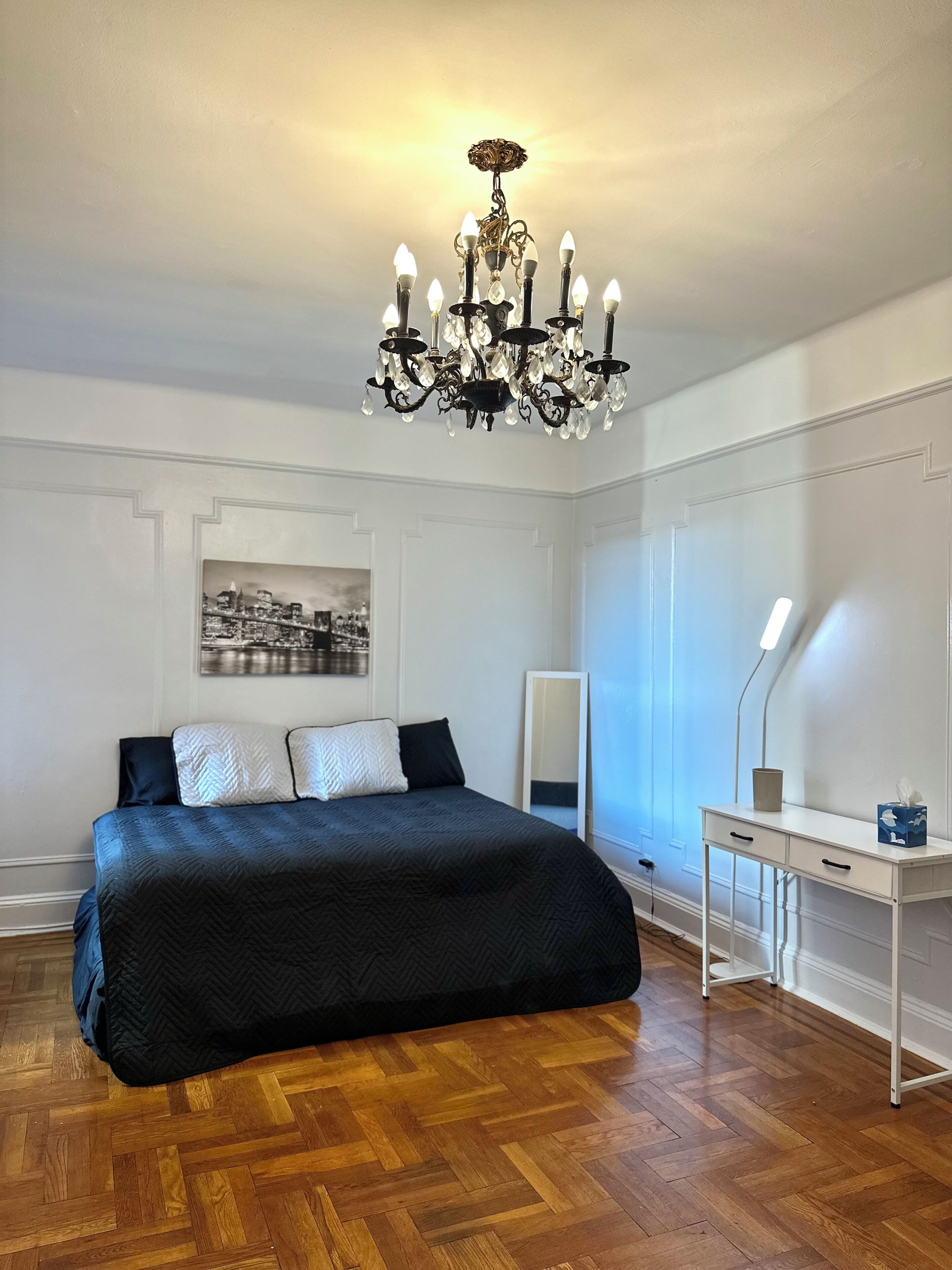 3 habitaciones, tabla de planchar con plancha, wifi y ropa de cama 