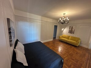 3 habitaciones, tabla de planchar con plancha, wifi y ropa de cama 