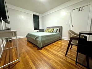 3 habitaciones, tabla de planchar con plancha, wifi y ropa de cama 