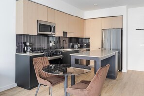 冰箱、微波炉、烤箱、洗碗机