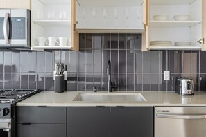 Refrigerador, microondas, horno y lavavajillas 