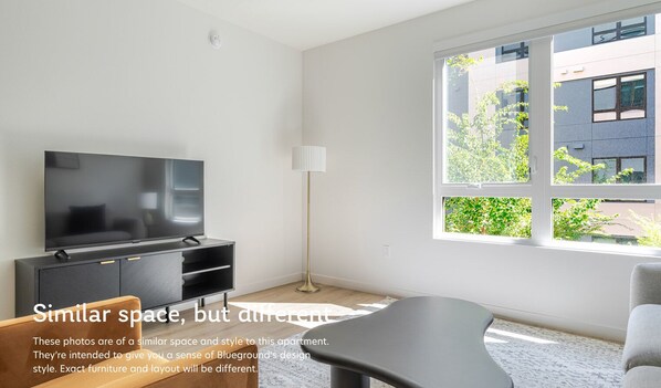 TV, stereo - Blueground | Santa Clara, pool, nr Central Park (Santa Clara)