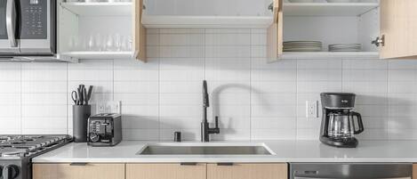 Réfrigérateur, micro-ondes, four, lave-vaisselle