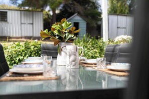 تناول الطعام بالخارج