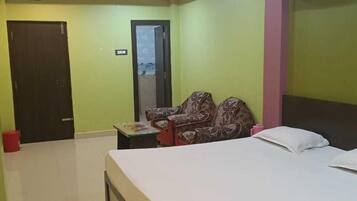 Quarto casal luxo | Escrivaninha, espaço de trabalho para notebook