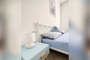 Internet, bed sheets