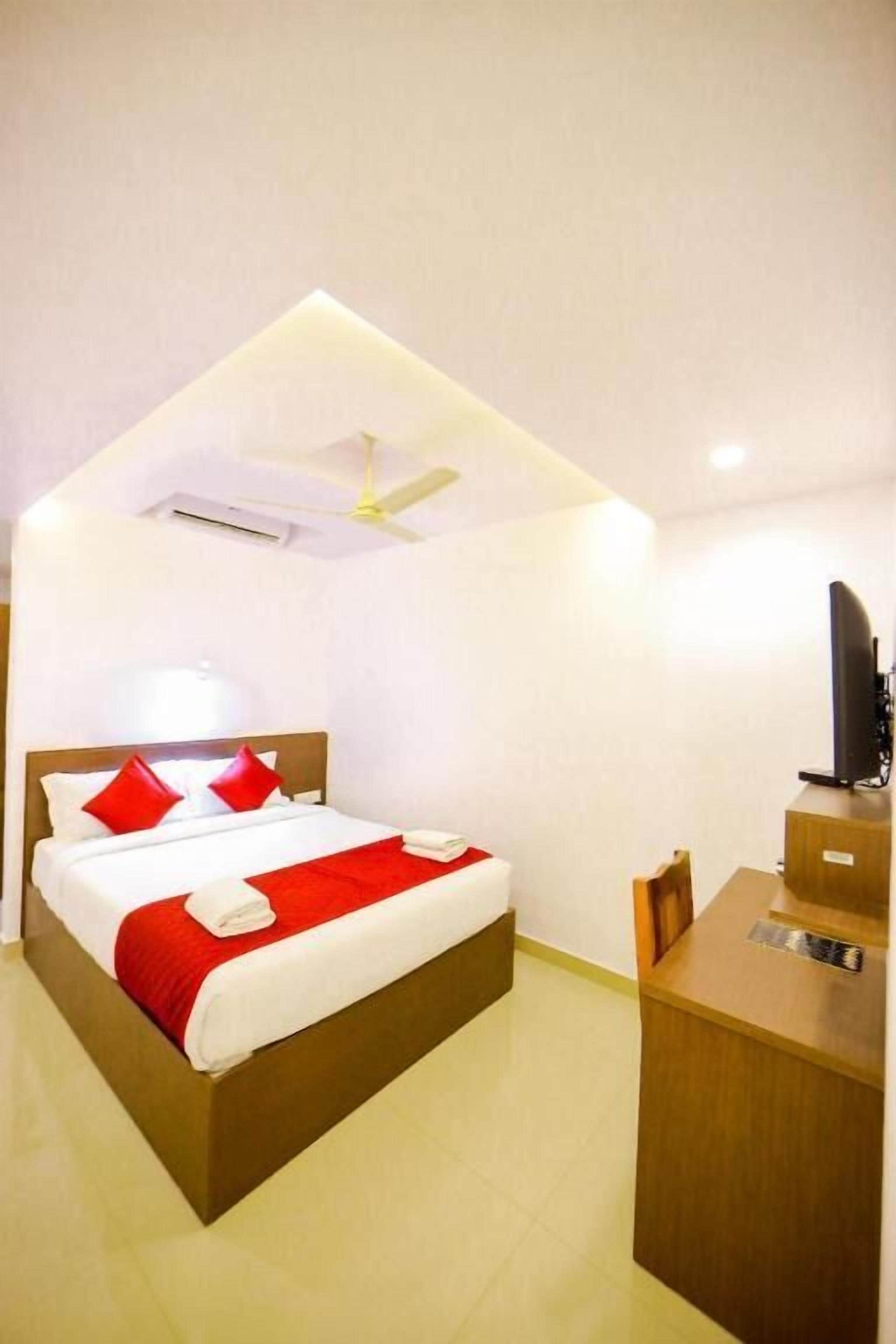 Kahden hengen premium-huone | Työpöytä, pimennysverhot, äänieristys, silitysrauta/-lauta