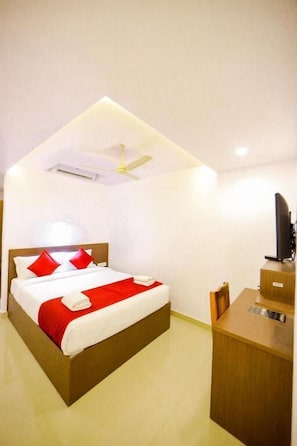 Premium Double Room - Airport Avenue Plaza (Nedumbassery)