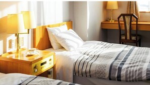 1 habitación, escritorio, tabla de planchar con plancha y wifi gratis 