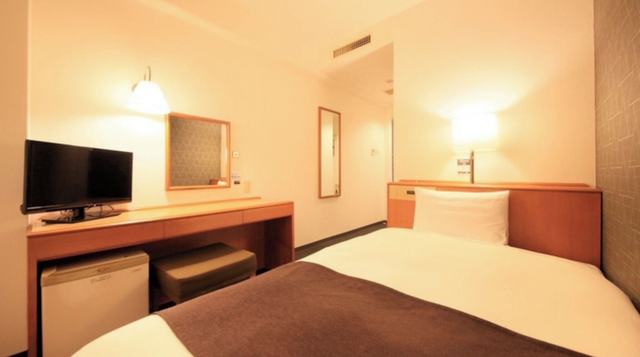 1 室のベッドルーム、デスク、アイロン / アイロン台、WiFi (無料)