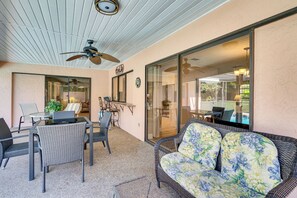 Outdoor dining - 1 Mi to Golf! Family Getaway w/ Pool in Fort Myers (Fort Myers)