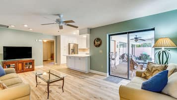 Una televisión, libros