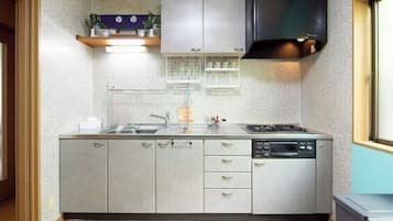 Fridge, microwave, stovetop, cookware/dishes/utensils