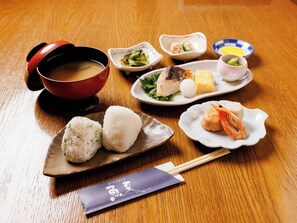 餐饮