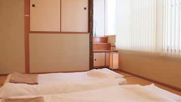 3 bedrooms, desk, free WiFi, bed sheets