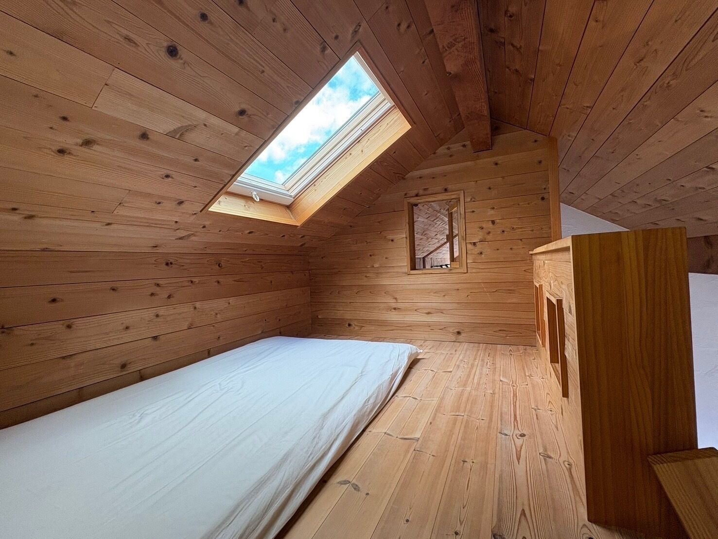 2 bedrooms, desk, free WiFi, bed sheets