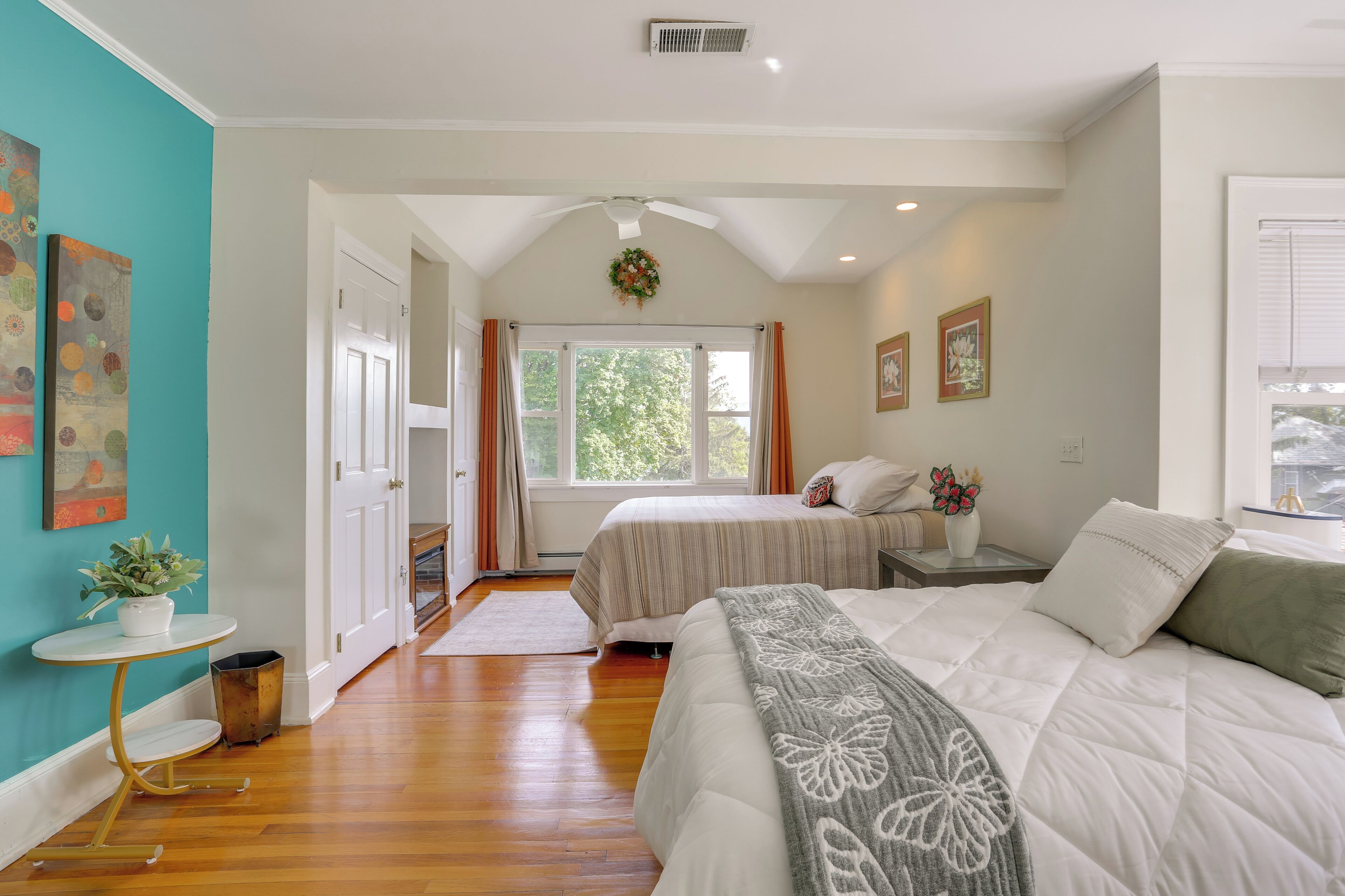 3 bedrooms, desk, iron/ironing board, Internet