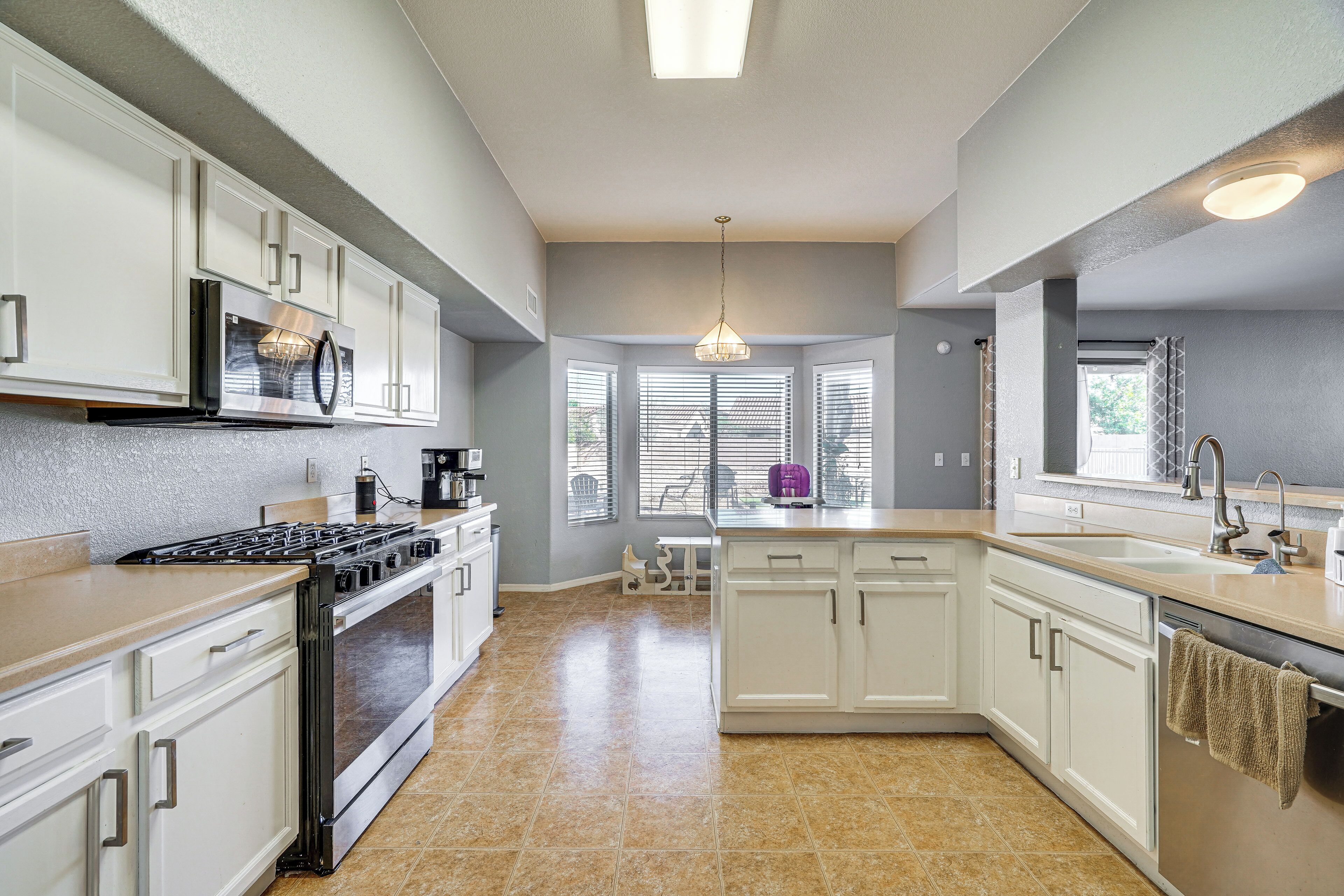 Fridge, microwave, stovetop, dishwasher