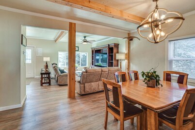 Walk to River: Oacoma Home w/ Dog-Friendly Yard!