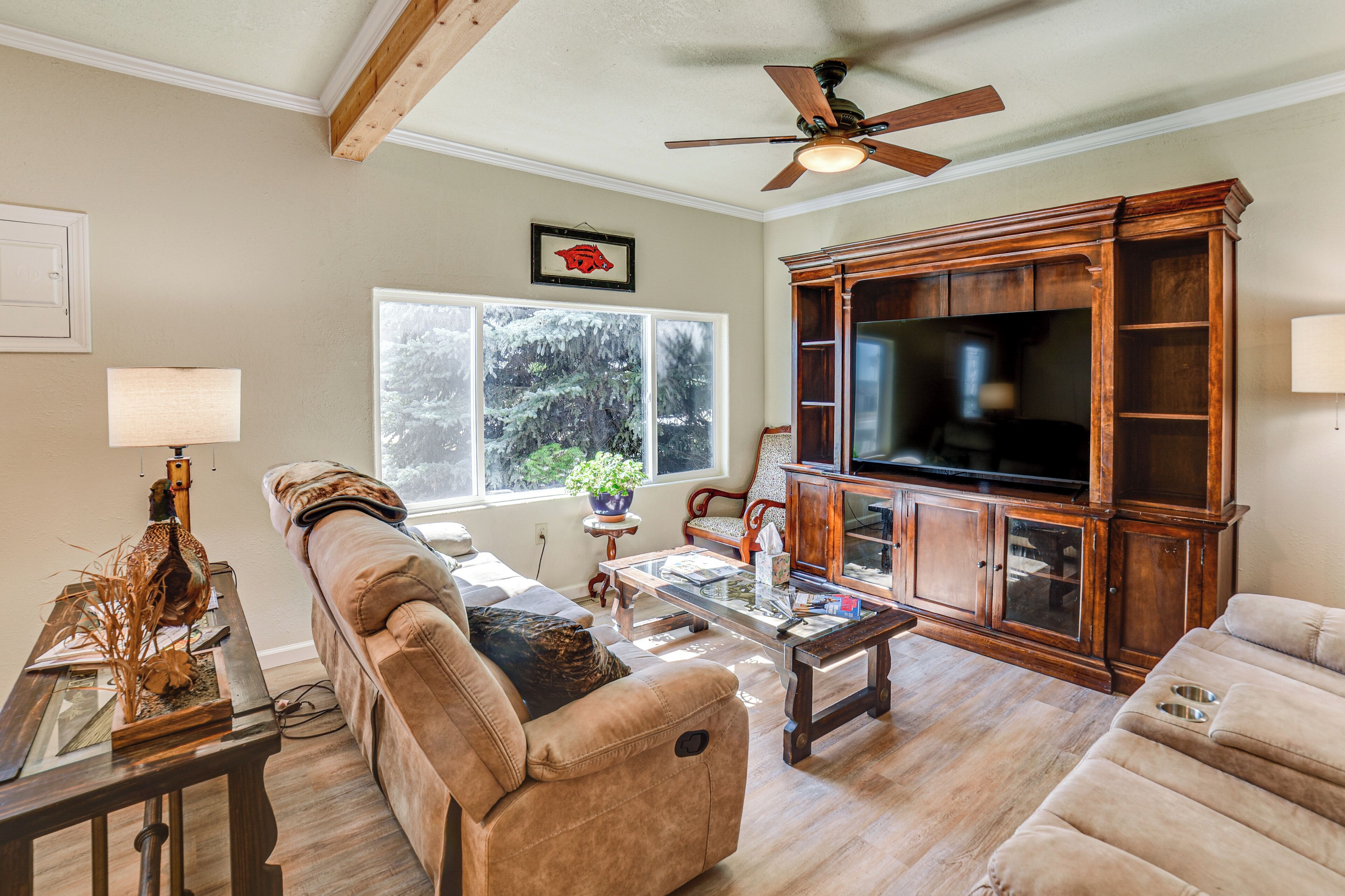 Oacoma Vacation Rental | 5BR | 3BA | 2,115 Sq Ft | 3 Steps to Enter