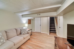 TV - Walk to River: Oacoma Home w/ Dog-Friendly Yard! (Oacoma)