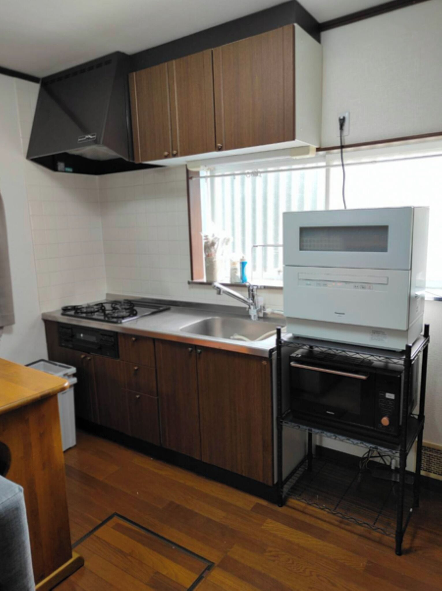 Réfrigérateur, micro-ondes, plaque de cuisson