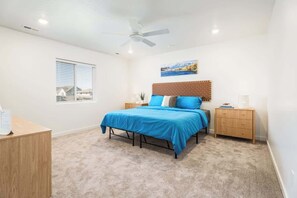 3 bedrooms, desk, travel crib, WiFi