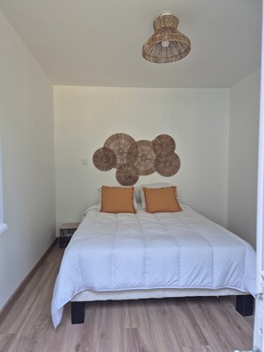 4 bedrooms, iron/ironing board, free WiFi, bed sheets