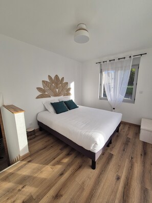 4 bedrooms, iron/ironing board, free WiFi, bed sheets