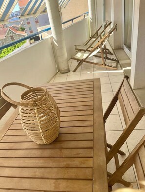 Outdoor dining - Beautiful apartment in the center of town (Lacanau)