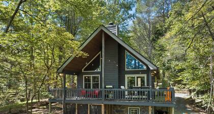 Lake Retreat | Kayaks | Theatre | Hot Tub | Sauna