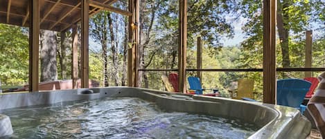 Outdoor spa tub