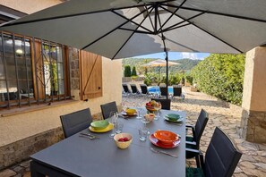 Outdoor dining