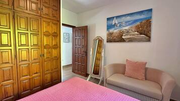 3 dormitoris, planxa i posts de planxar, wifi i roba de llit