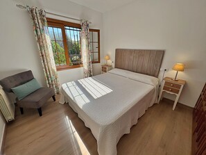 3 chambres, fer et planche à repasser, Wi-Fi, literie fournie