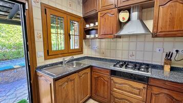 Frigorífic, microones, forn i placa de cuina