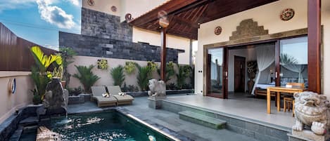 4 albercas al aire libre