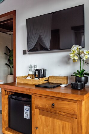 Villa, 1 camera da letto, piscina privata, vista giardino | Una scrivania, postazione laptop, Wi-Fi gratuito