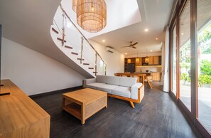 Familievilla, bassengutsikt | Oppholdsområde