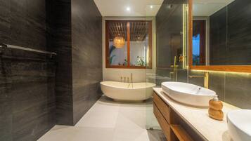 Family Villa, Pool View | Bathroom