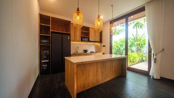 Vila Keluarga, pemandangan kolam renang | Dapur pribadi | Ketel listrik