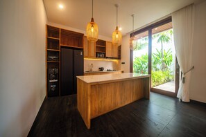 Familievilla, bassengutsikt | Eget kjøkken