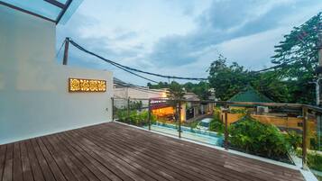 Vila Keluarga, pemandangan kolam renang | Pemandangan balkon