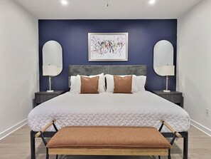 1 slaapkamer, een bureau, een strijkplank/strijkijzer, wifi