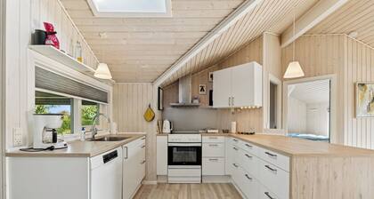 Cozy holiday home near beach and town