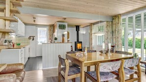 Dining - Perfect setting for a family holiday by sea (Bogense)