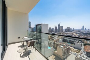 Apartamento exclusivo, sacada, vista para a cidade | Sacada