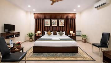 Hypo-allergenic bedding, desk, soundproofing, free WiFi