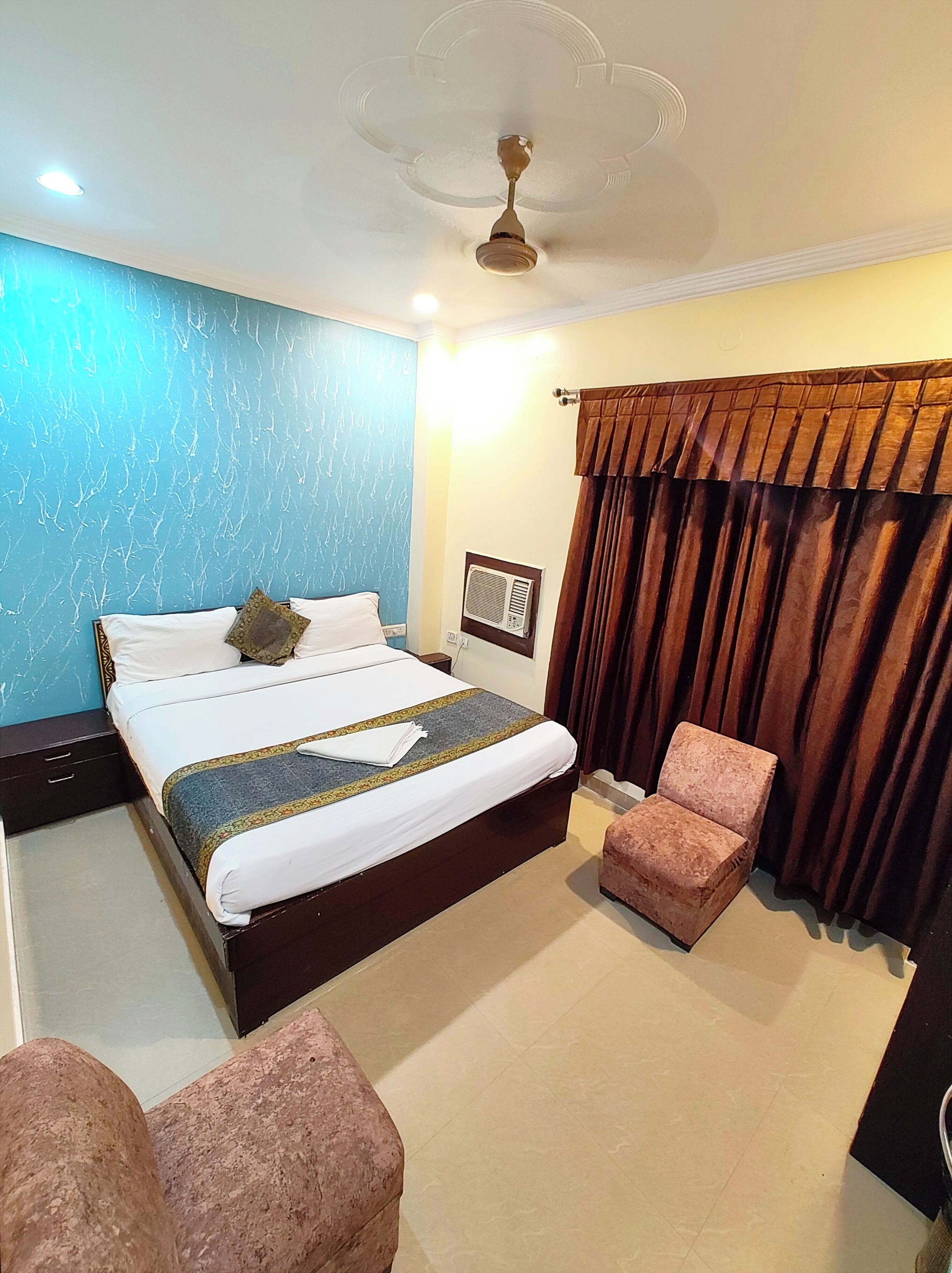 Allergitestet sengetøy, skrivebord, lydisolert og wi-fi (inkludert)